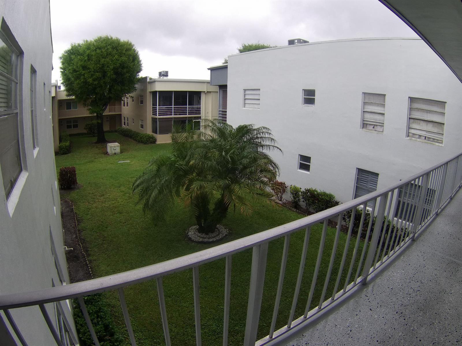 556 Capri L, Delray Beach FL 33484 photo 2