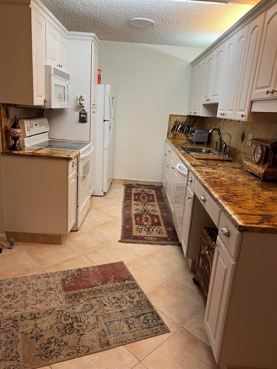 2057 Cambridge C # 2057, Deerfield Beach FL 33442 photo 3