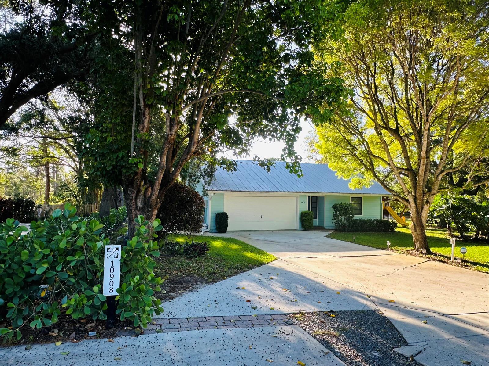 10908 SE Hobart Street, Jupiter FL 33469 photo 3
