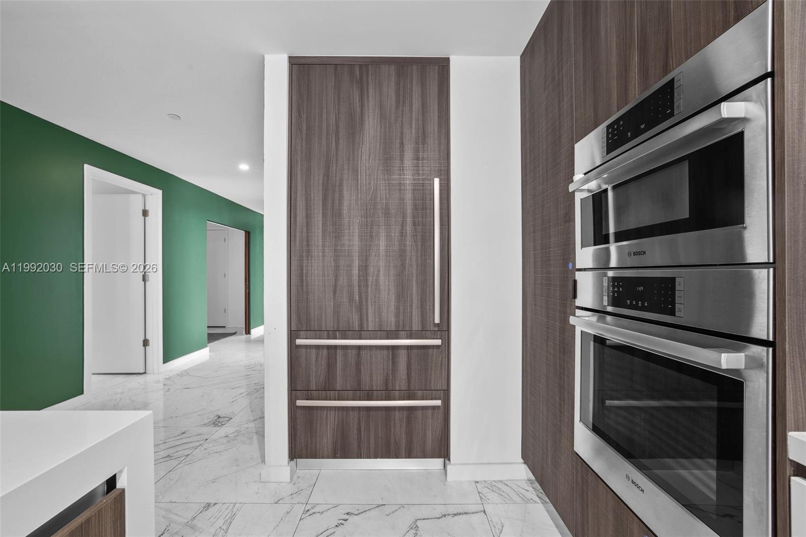 851 NE 1st Ave # 3211, Miami FL 33132 photo 2