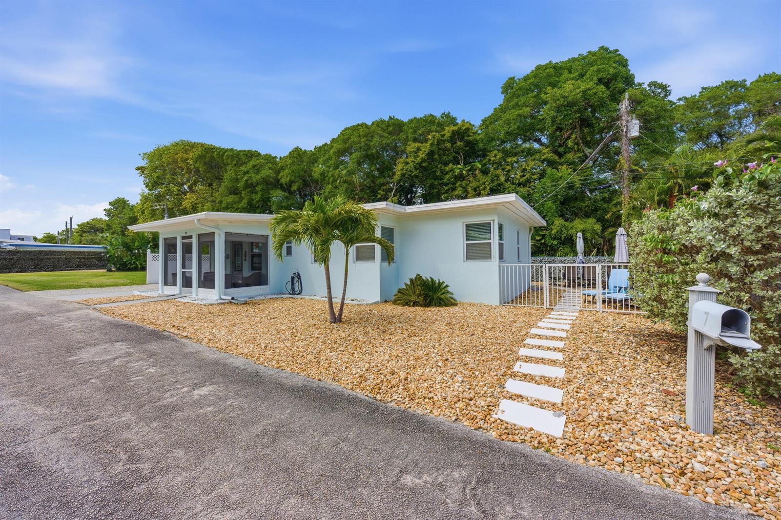 7 Belair Drive, Boynton Beach FL 33435 photo 2