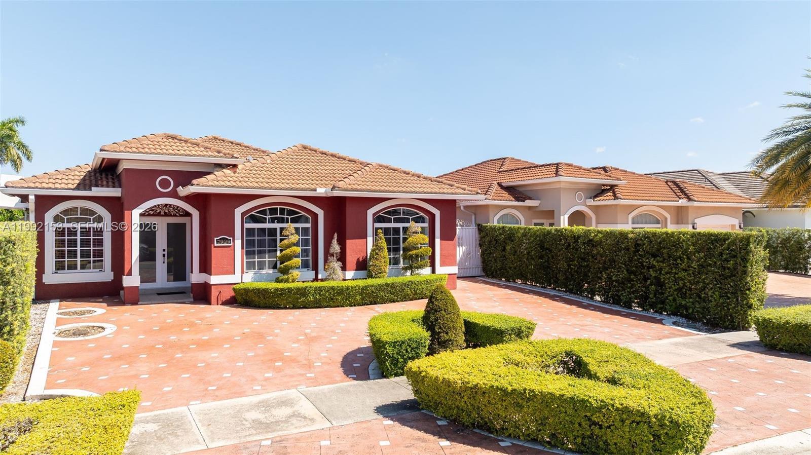 7929 NW 200th Ter, Hialeah FL 33015 photo 2