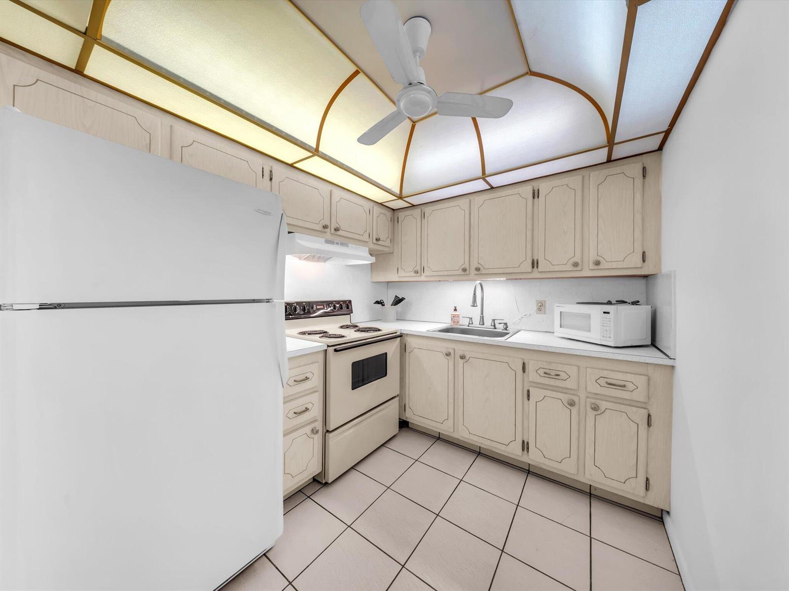 43 Windsor # C, West Palm Beach FL 33417 photo 2
