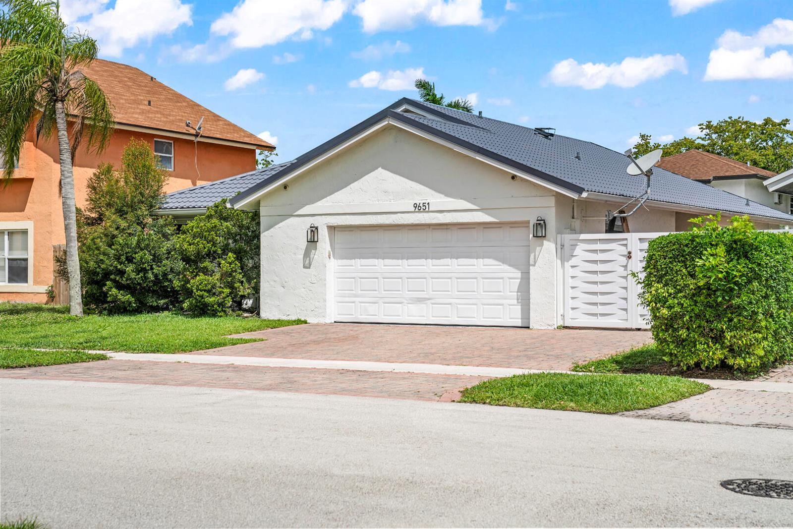 9651 SW 9th Court, Pembroke Pines FL 33025