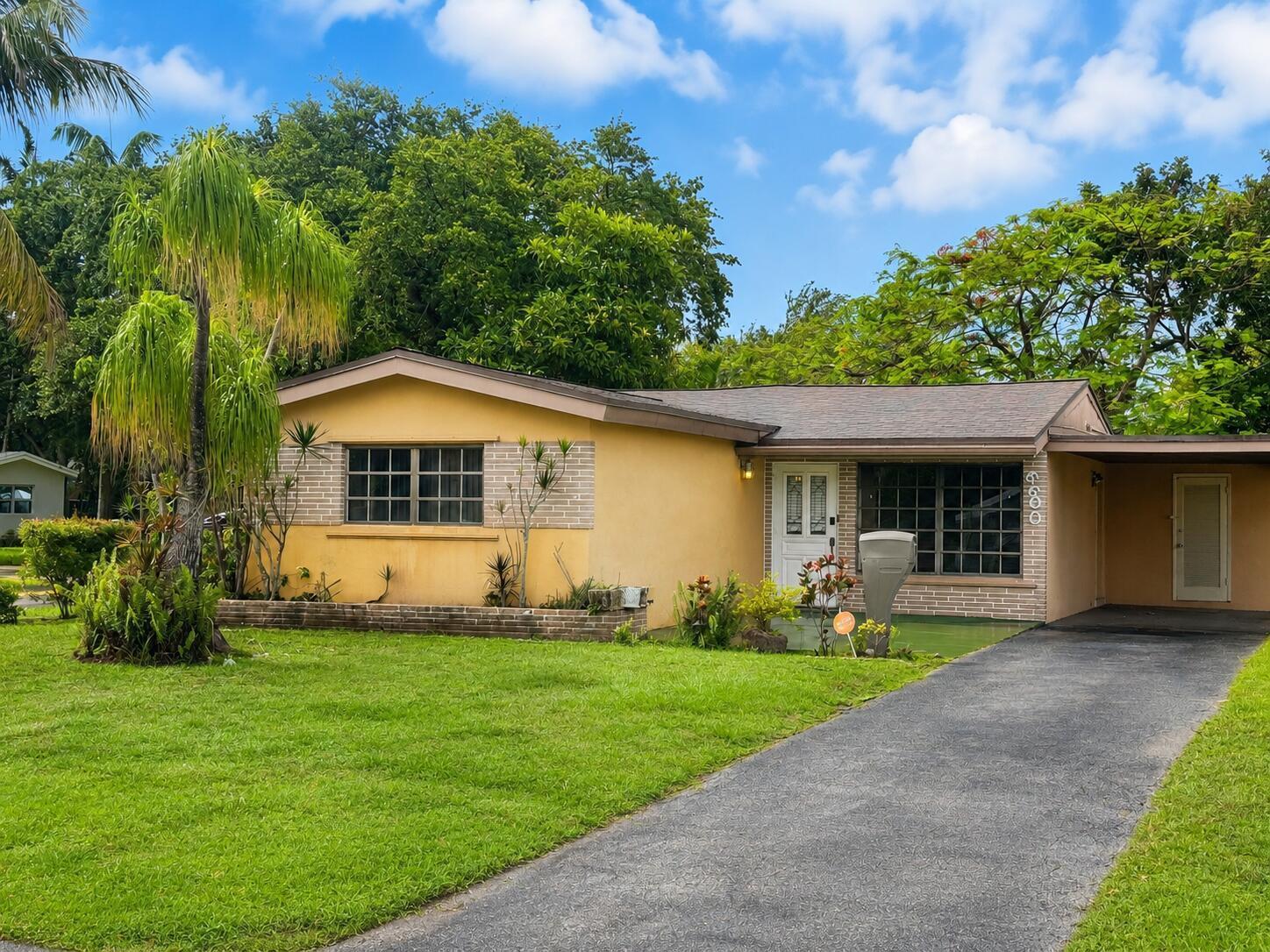 6600 Allen Street, Hollywood FL 33024
