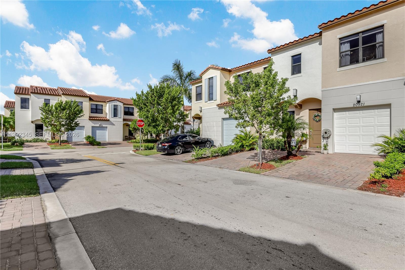 20921 NW 1st Ct, Pembroke Pines FL 33029 photo 4
