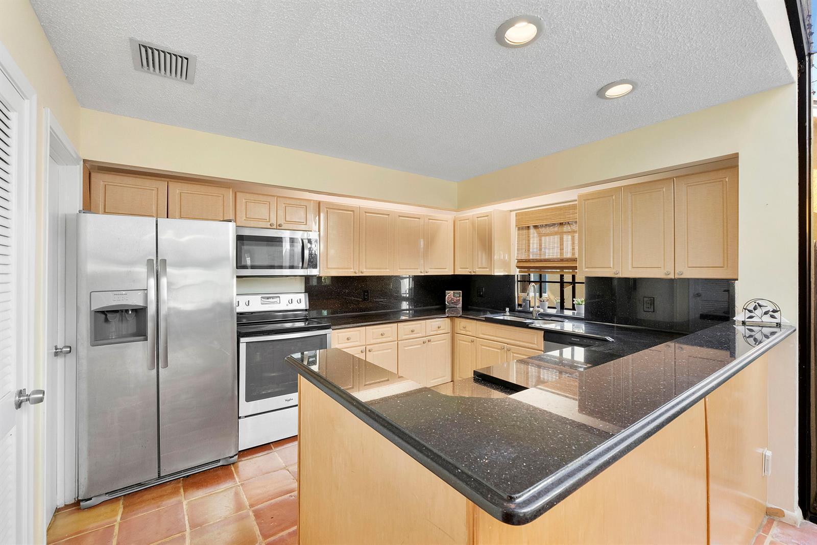 10551 NW 3rd Manor, Coral Springs FL 33071 photo 2