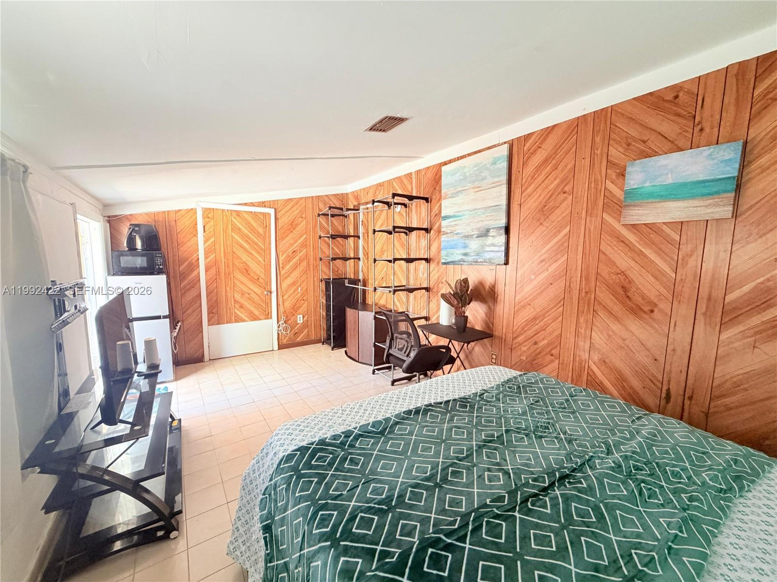 19631 NE 12th Ct, Miami FL 33179 photo 4
