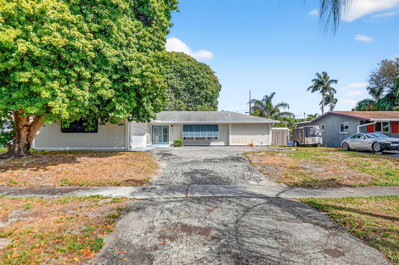 320 Riverdale Road, Palm Springs FL 33461 photo 2