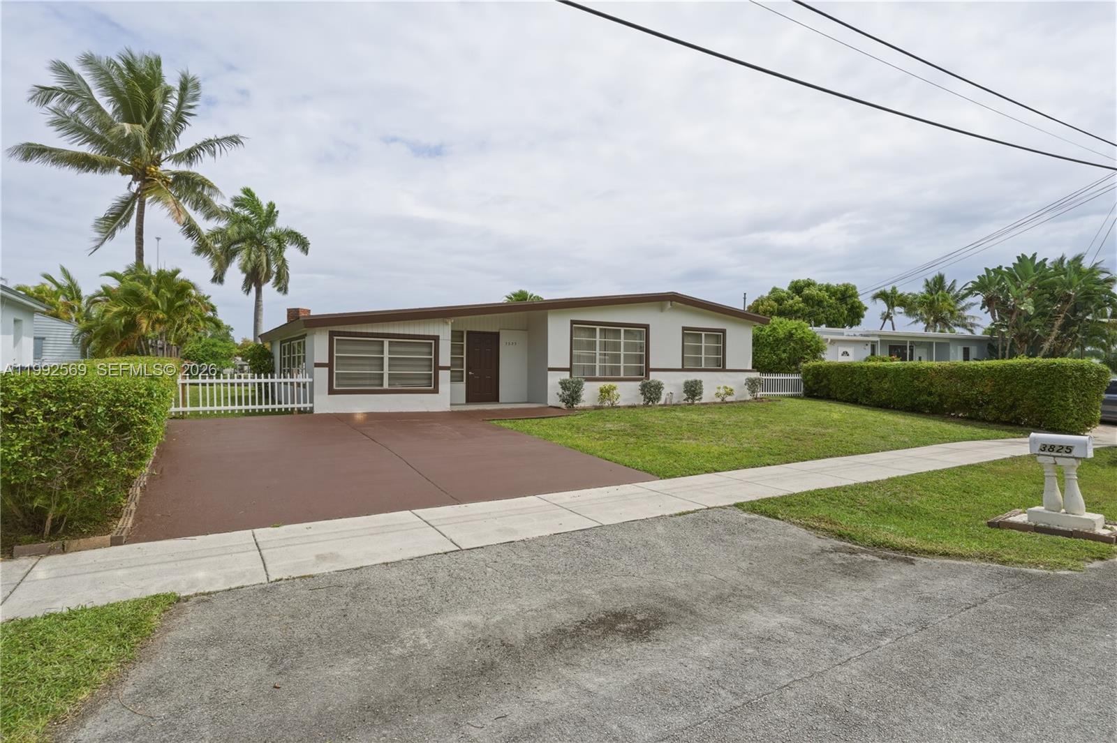 3825 SW 33rd St, West Park FL 33023 photo 2