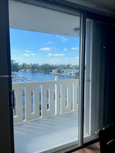 7900 Tatum Waterway Dr # 503, Miami Beach FL 33141 photo 4