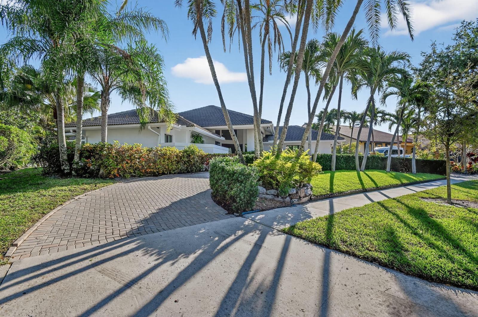 2410 Embassy Drive, West Palm Beach FL 33401 photo 2
