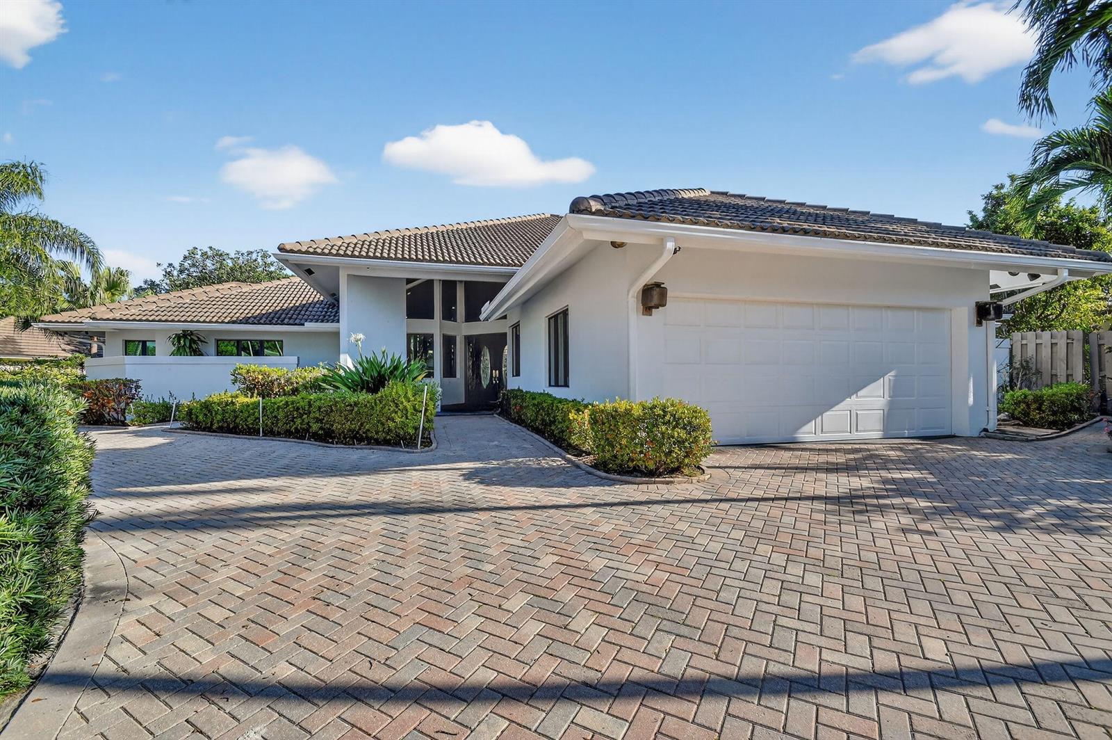2410 Embassy Drive, West Palm Beach FL 33401 photo 3