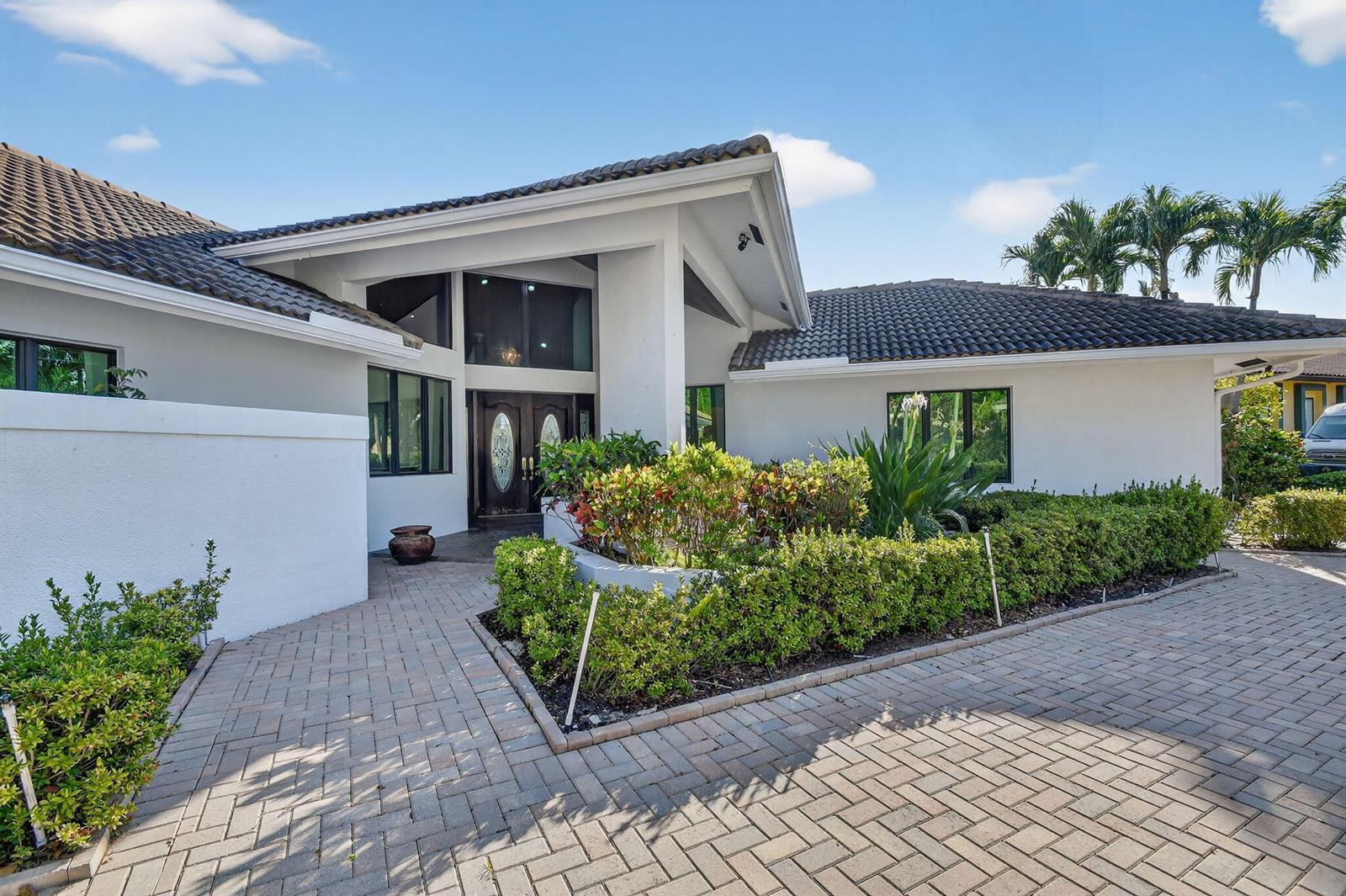 2410 Embassy Drive, West Palm Beach FL 33401 photo 4
