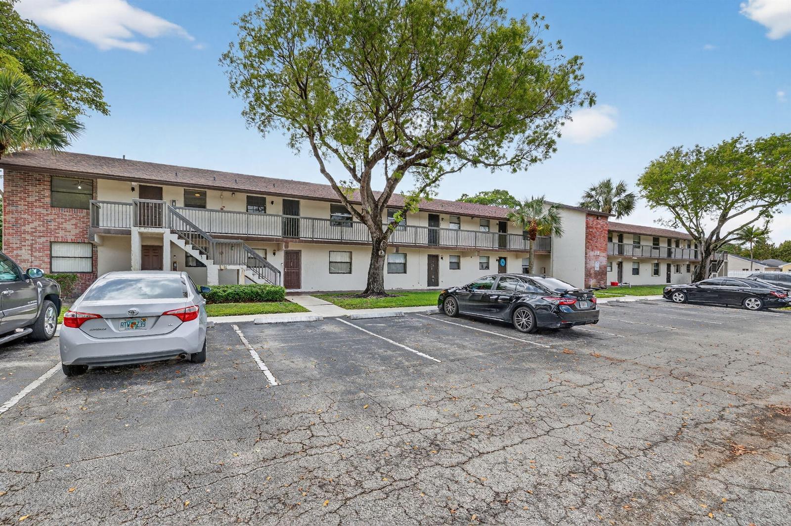 6001 Shakerwood Circle # 201, Tamarac FL 33319 photo 2