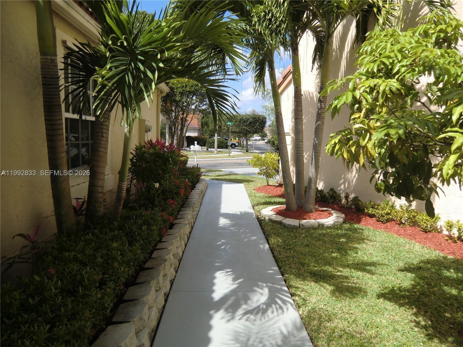 1593 NW 158th Ave, Pembroke Pines FL 33028 photo 4