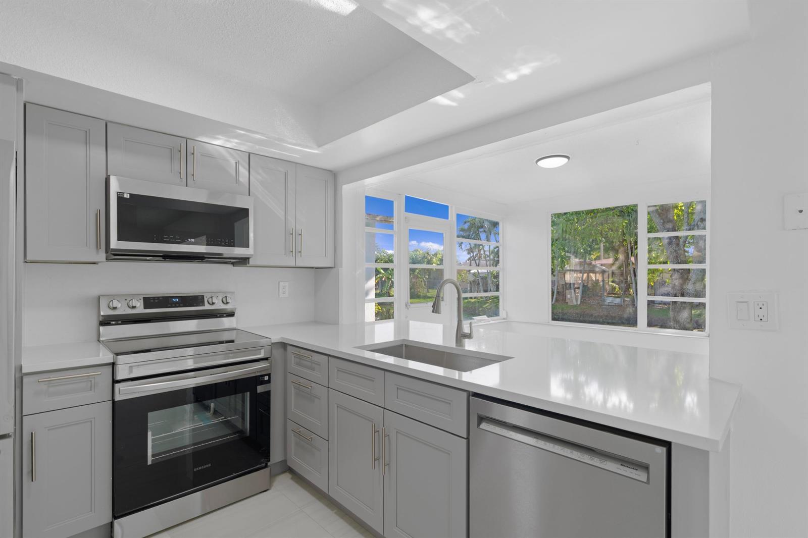 4300 NW 45th Terrace, Lauderdale Lakes FL 33319 photo 3