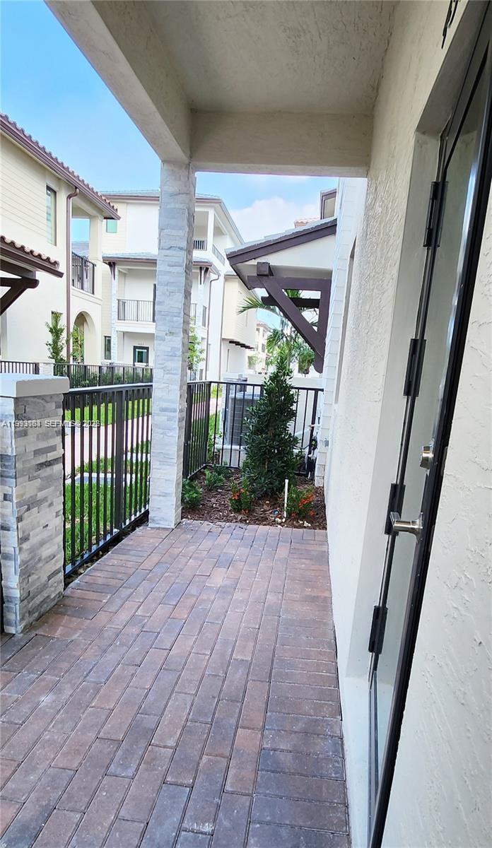 4583 NW 83rd Pl, Doral FL 33166 photo 2