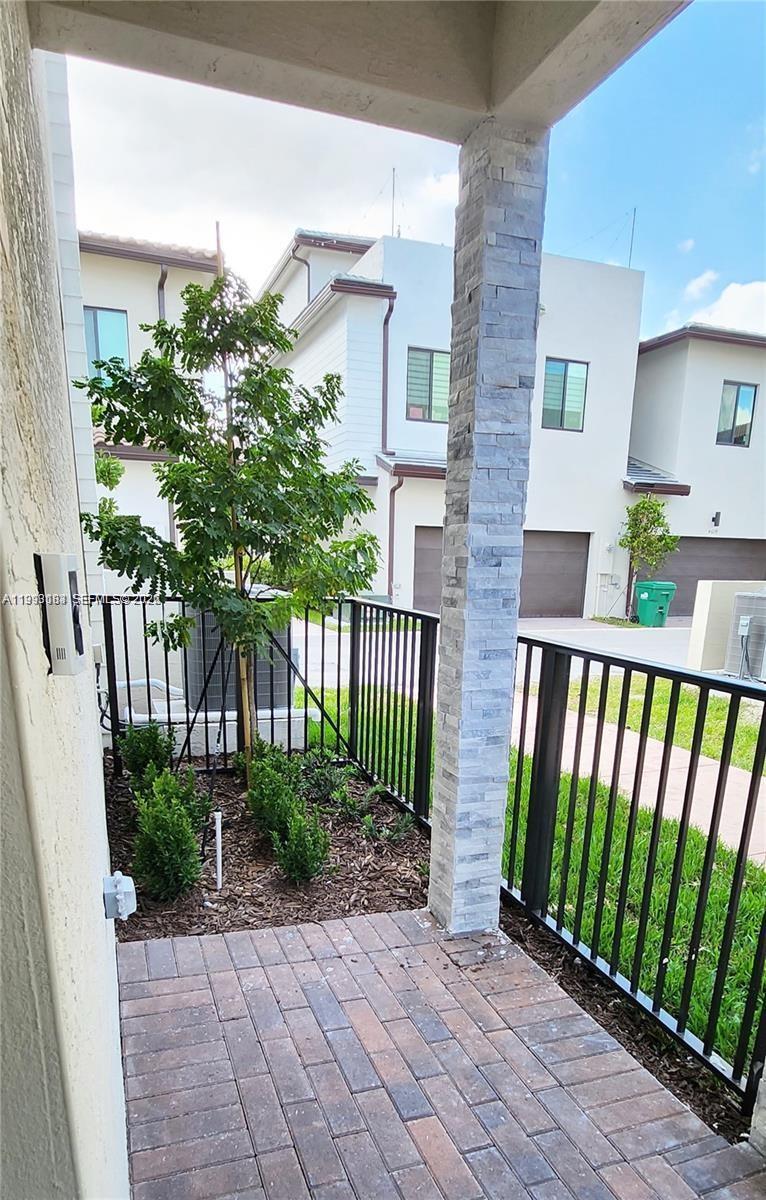 4583 NW 83rd Pl, Doral FL 33166 photo 3