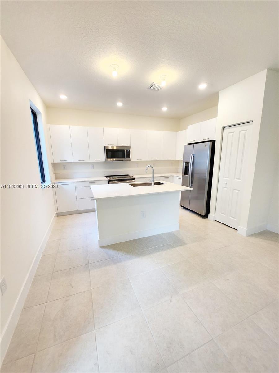 4583 NW 83rd Pl, Doral FL 33166 photo 4