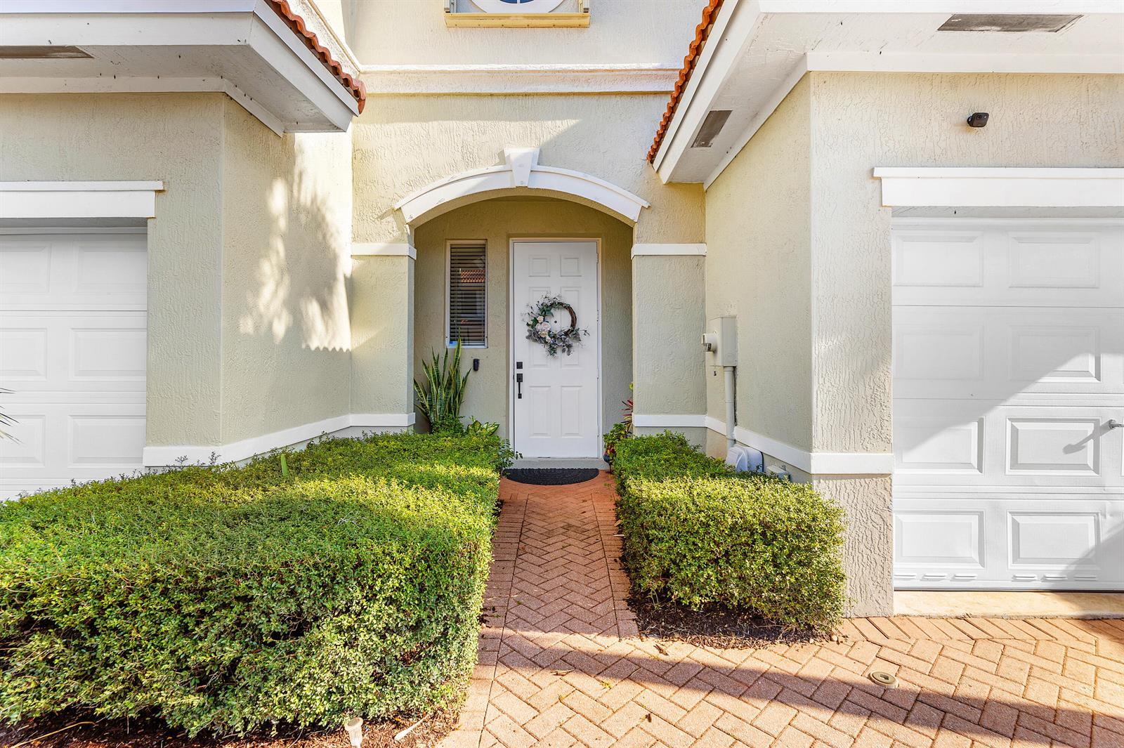 6102 Seminole Gardens Circle, Riviera Beach FL 33418 photo 2