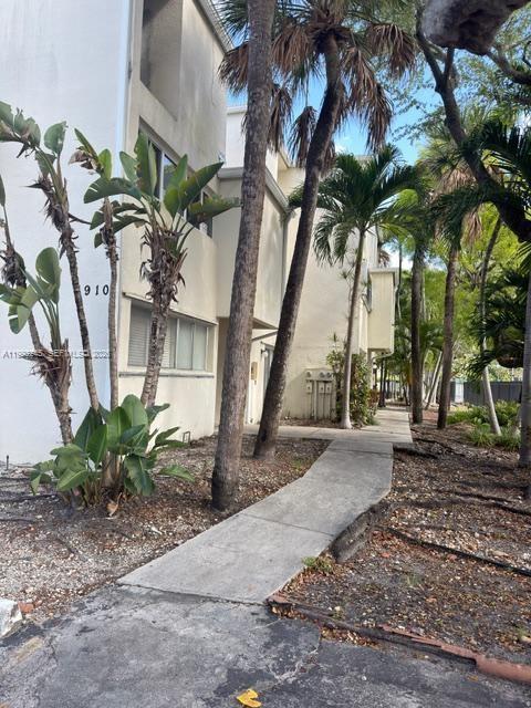 1910 SW 17th Ave # 4, Miami FL 33145 photo 2