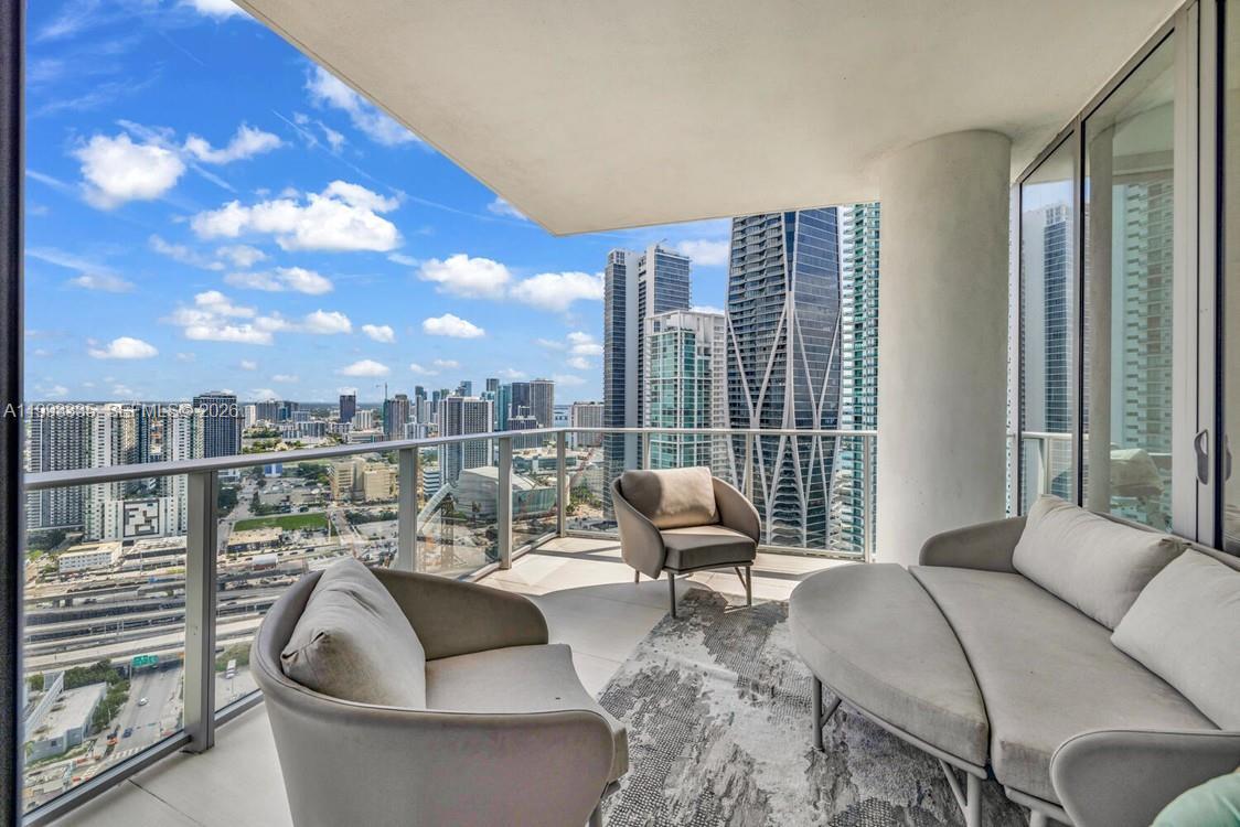 851 NE 1st Ave # 3401, Miami FL 33132
