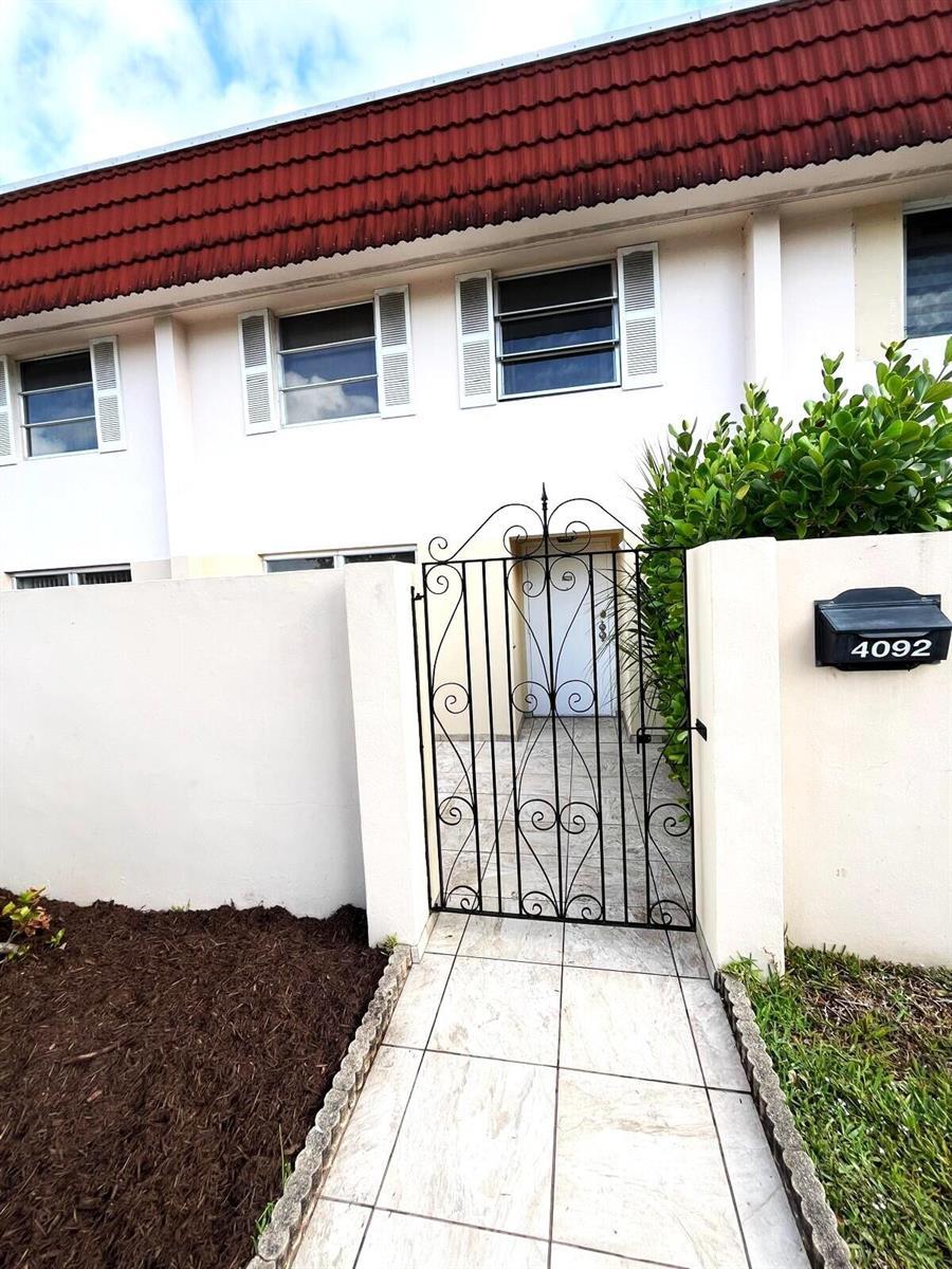 4092 Inverrary Drive Unit B12, Lauderhill FL 33319 photo 2