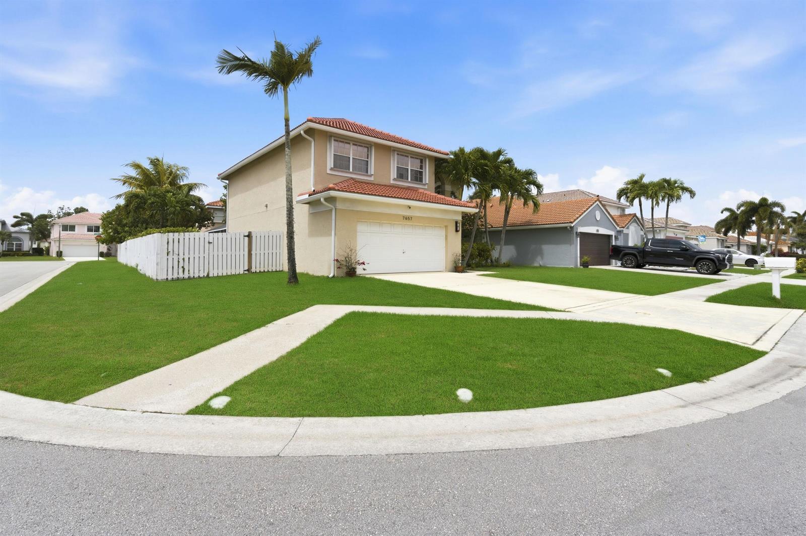 7657 Thornlee Drive, Lake Worth FL 33467 photo 2