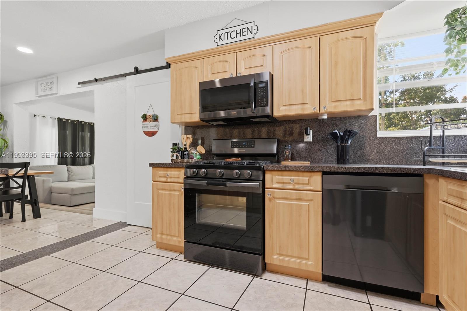 7390 Cleveland St, Hollywood FL 33024 photo 4