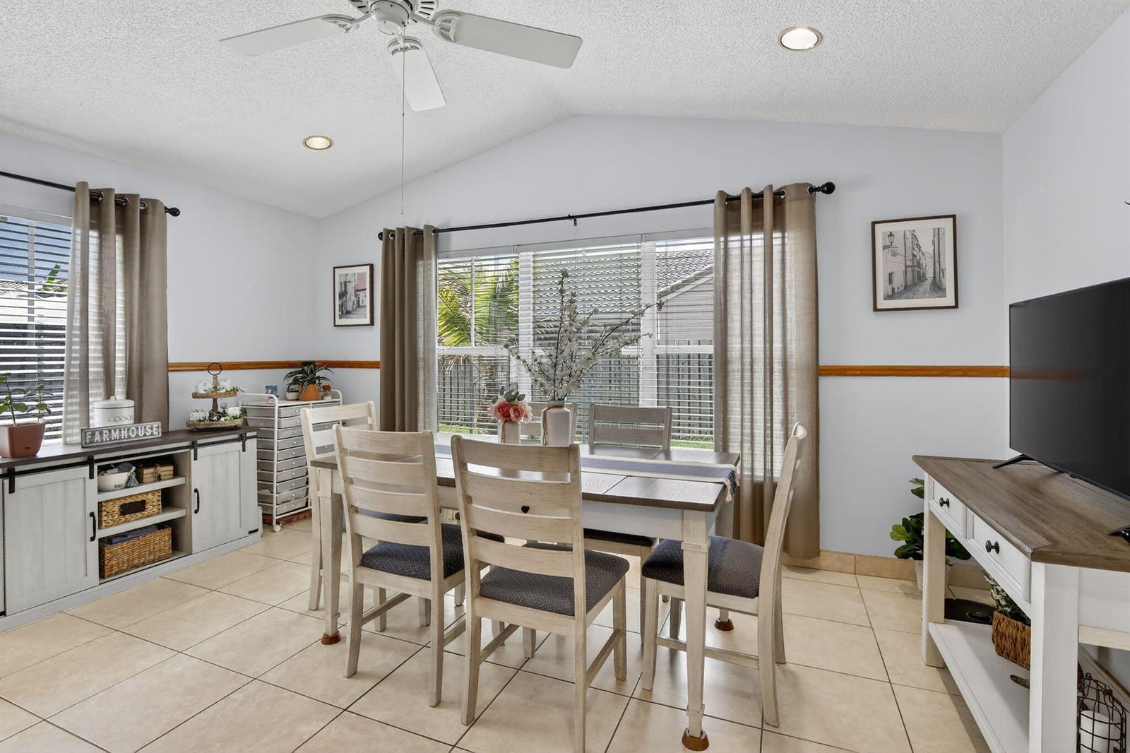 495 Carrington Lane, Weston FL 33326 photo 5