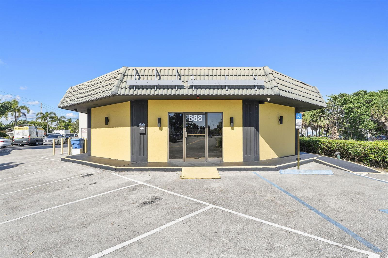 888 E Coast Avenue, Lantana FL 33462 photo 2