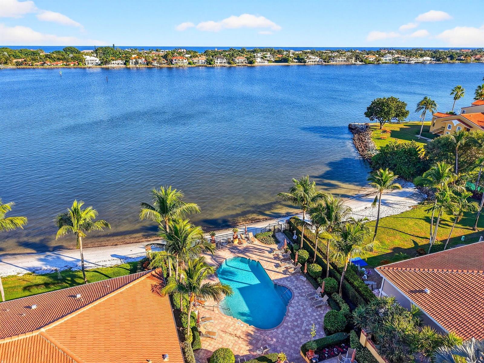 106 Las Brisas Circle, Hypoluxo FL 33462 photo 2