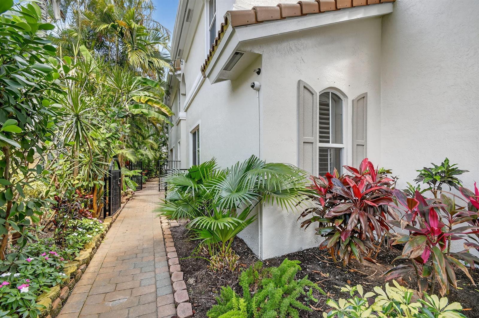 106 Las Brisas Circle, Hypoluxo FL 33462 photo 5
