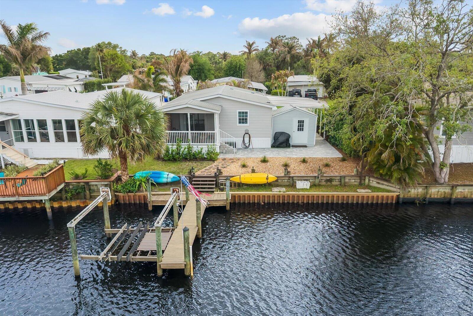 121 SE Paradise Place, Stuart FL 34997 photo 2