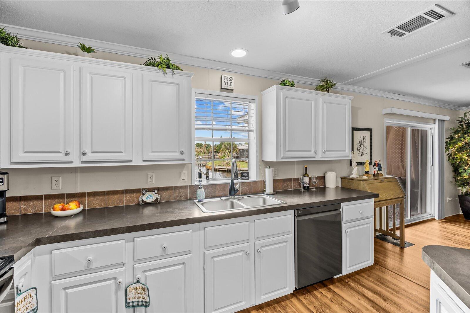 121 SE Paradise Place, Stuart FL 34997 photo 5