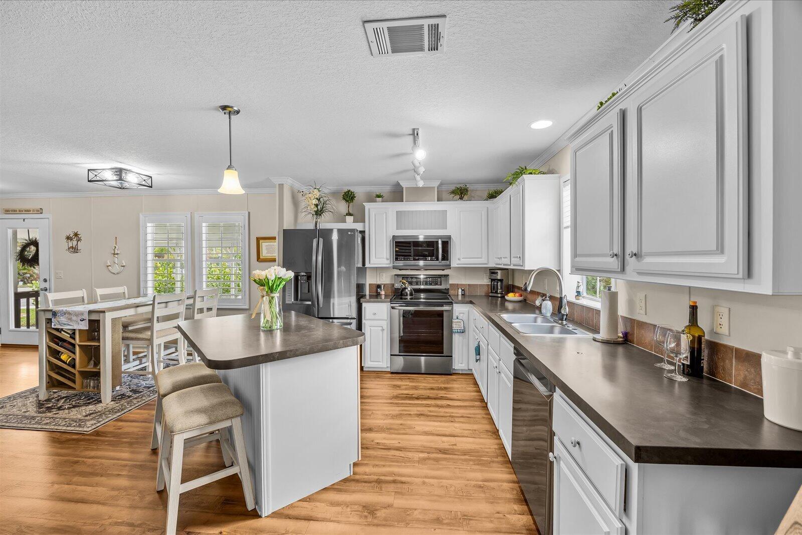 121 SE Paradise Place, Stuart FL 34997 photo 4