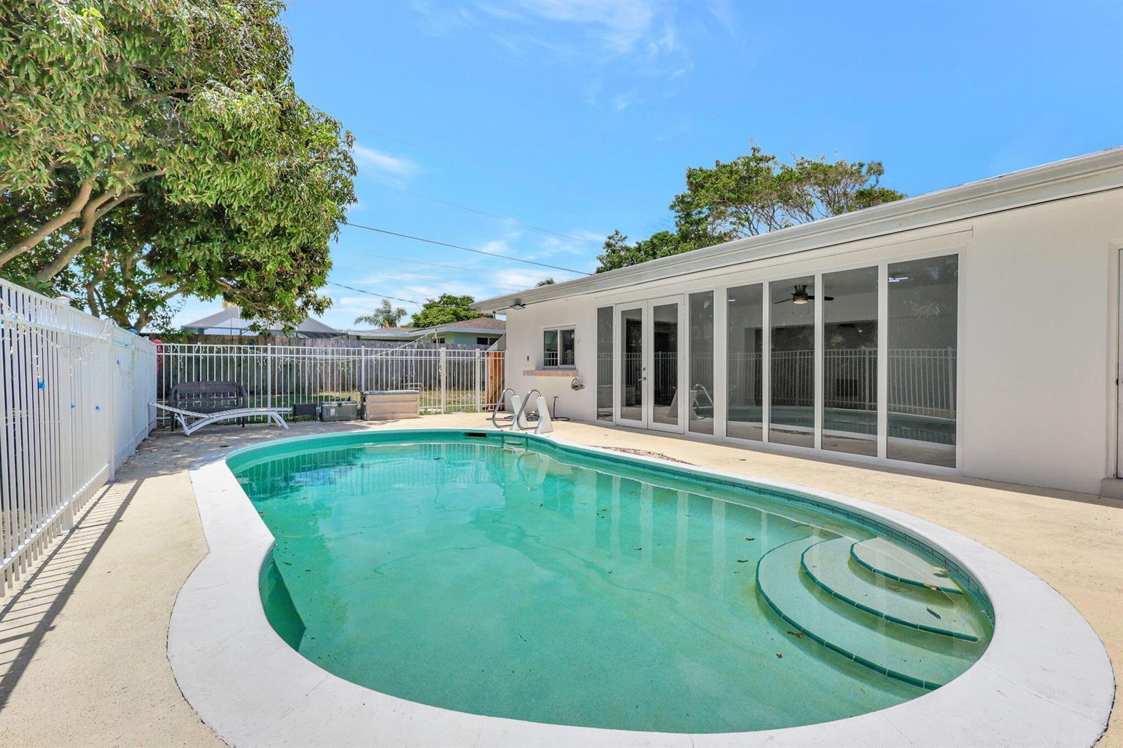 334 SW 13th Avenue, Boynton Beach FL 33435 photo 2