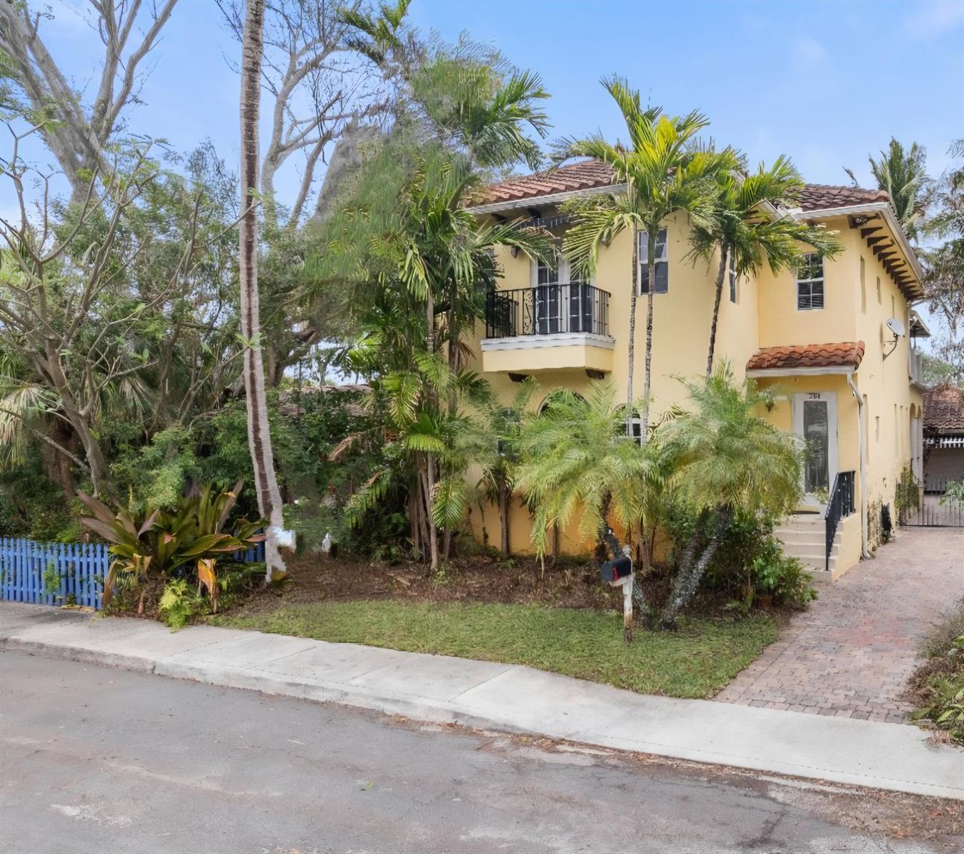 218 N Palmway, FL 33460