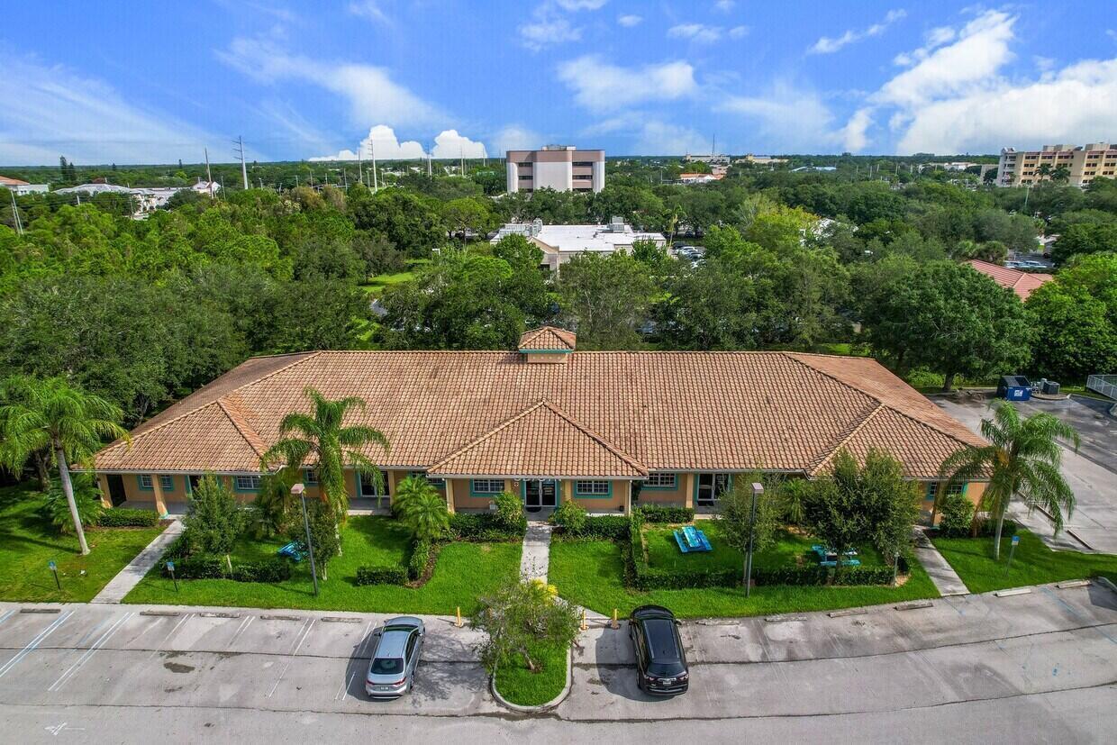 1405 SE Goldtree Drive, Port St. Lucie FL 34952 photo 3