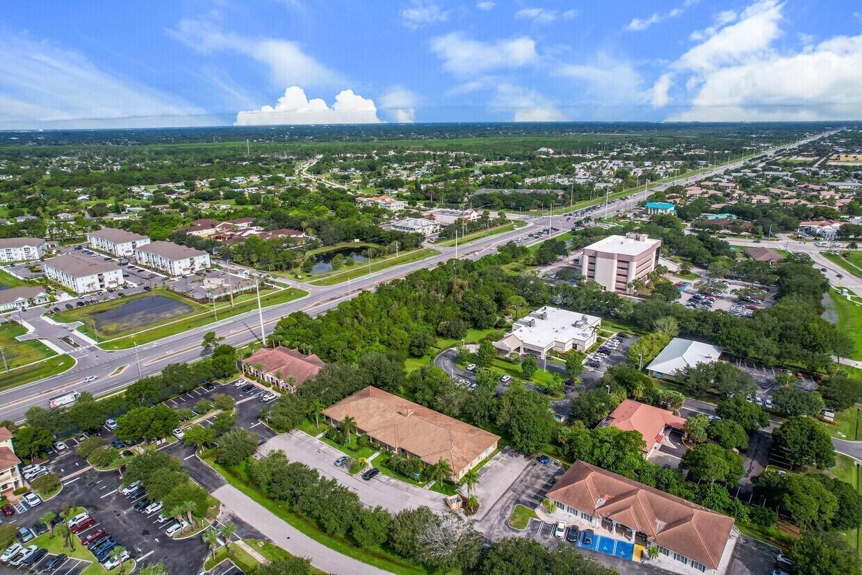 1405 SE Goldtree Drive, Port St. Lucie FL 34952 photo 5