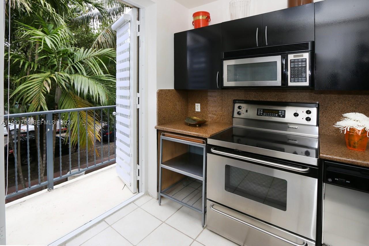 1018 Meridian Ave # 6, Miami Beach FL 33139 photo 3