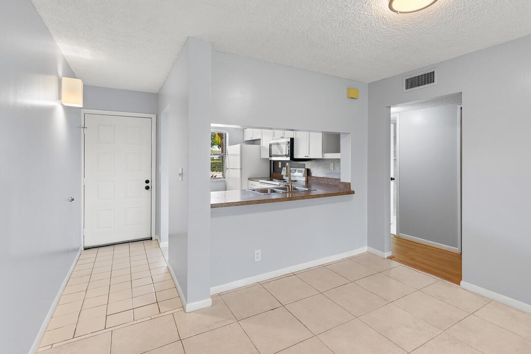 12962 Briarlake Drive # 103, Palm Beach Gardens FL 33418 photo 4