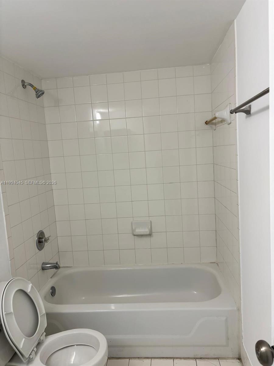 Hialeah, FL 33015 photo 5