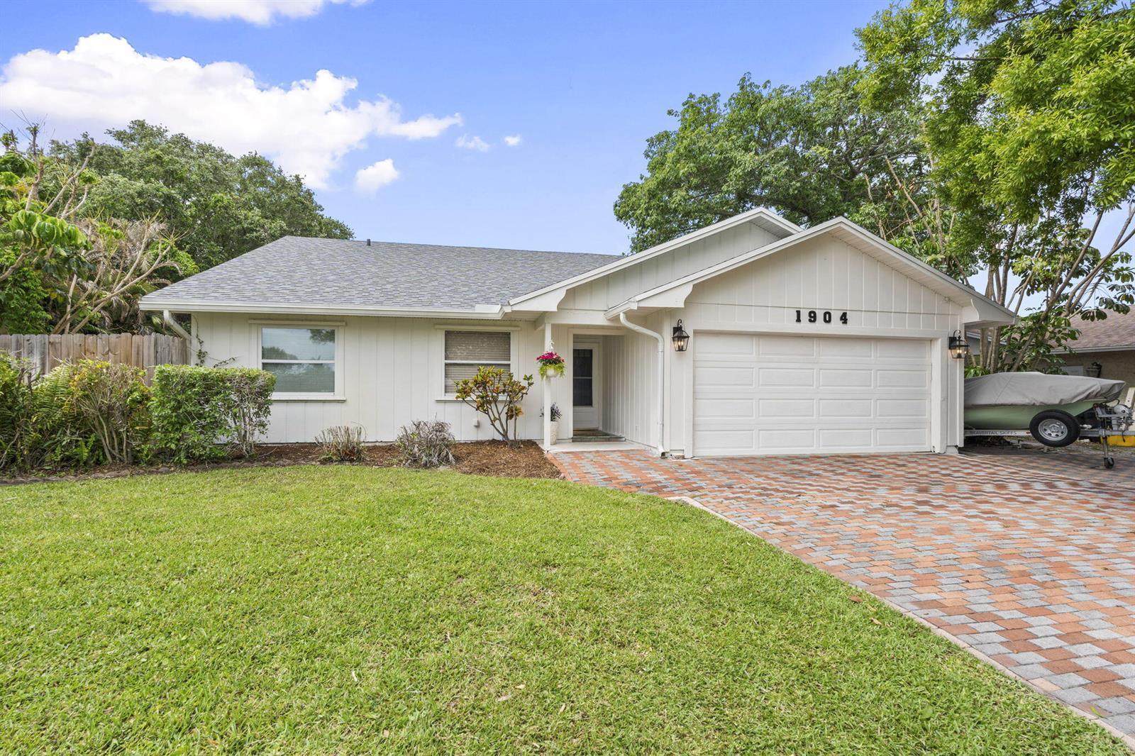 1904 NE Avenida Dracaena, Jensen Beach FL 34957