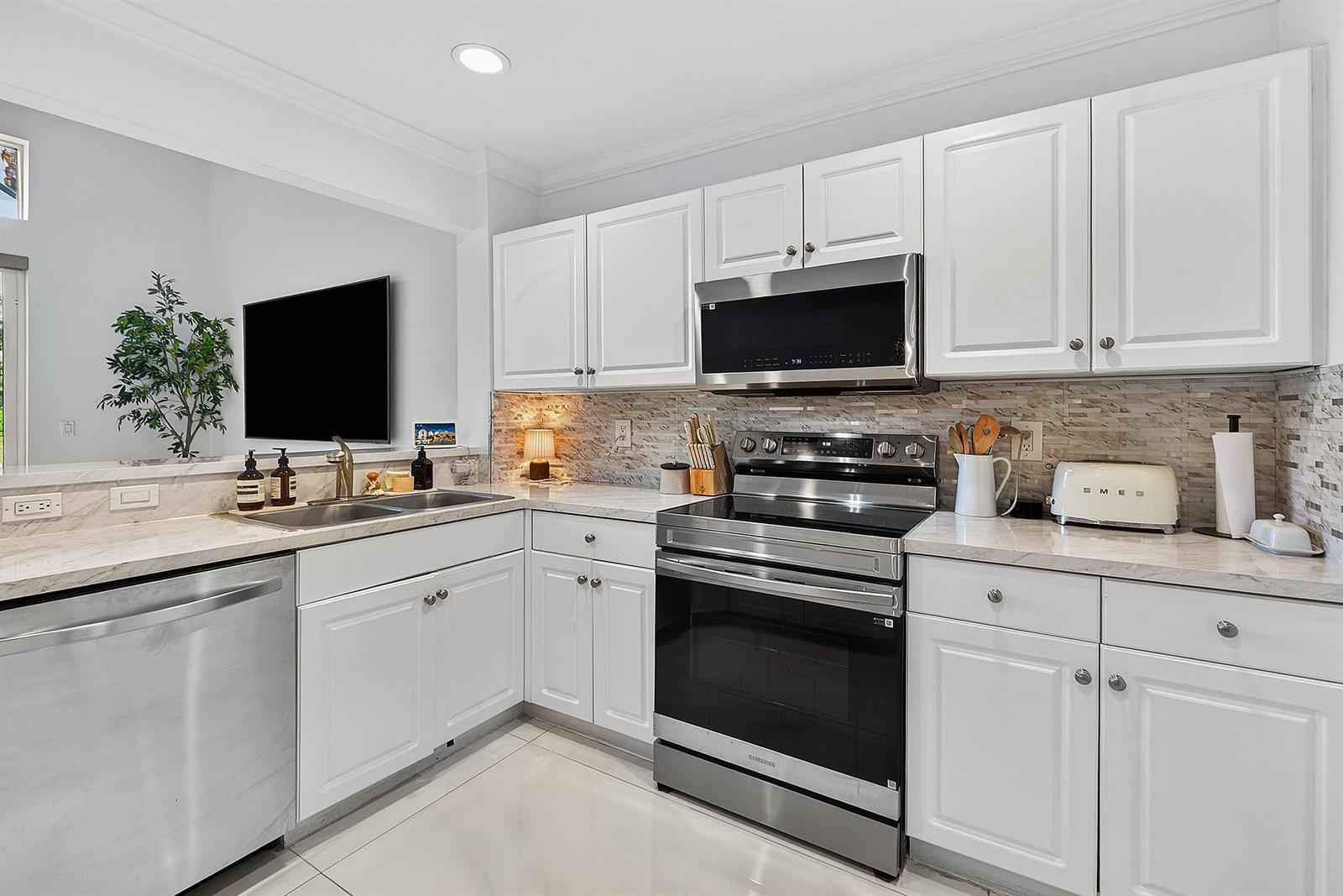 10123 N Military Trail, Palm Beach Gardens FL 33410 photo 4