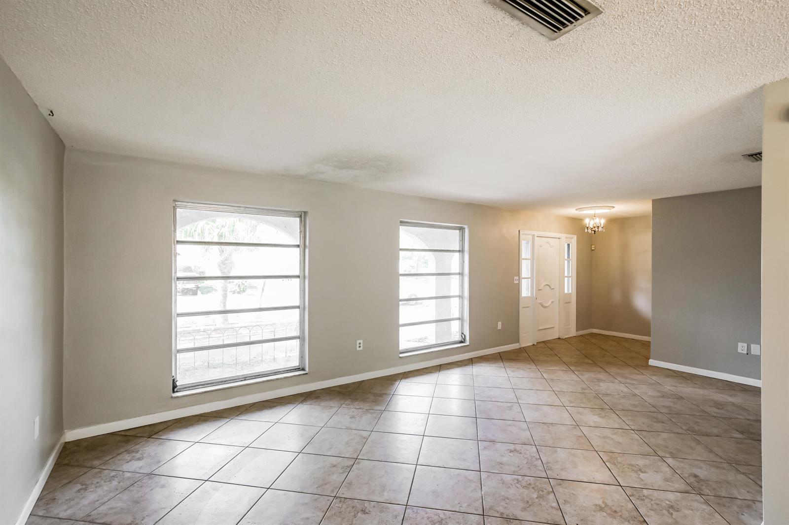 8460 Southampton Drive, Miramar FL 33025 photo 3