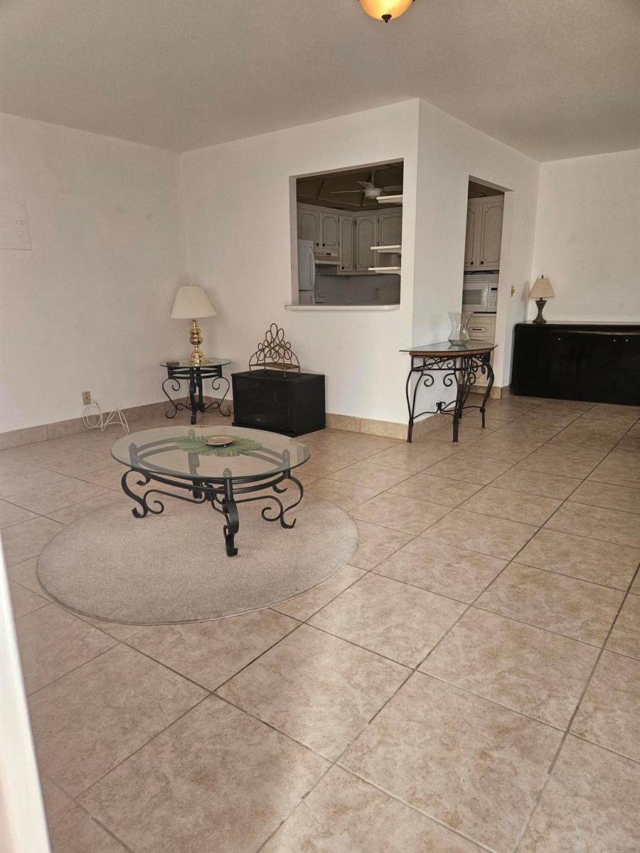 39 Valencia, Delray Beach FL 33446 photo 2