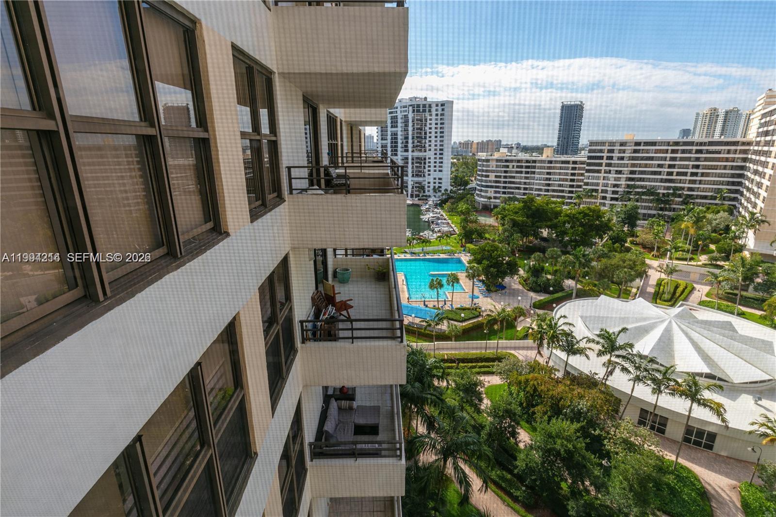 2500 PARKVIEW DR # 1418, Hallandale Beach FL 33009 photo 4