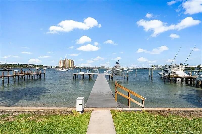 2941 Lake Drive, Singer Island FL 33404 photo 2